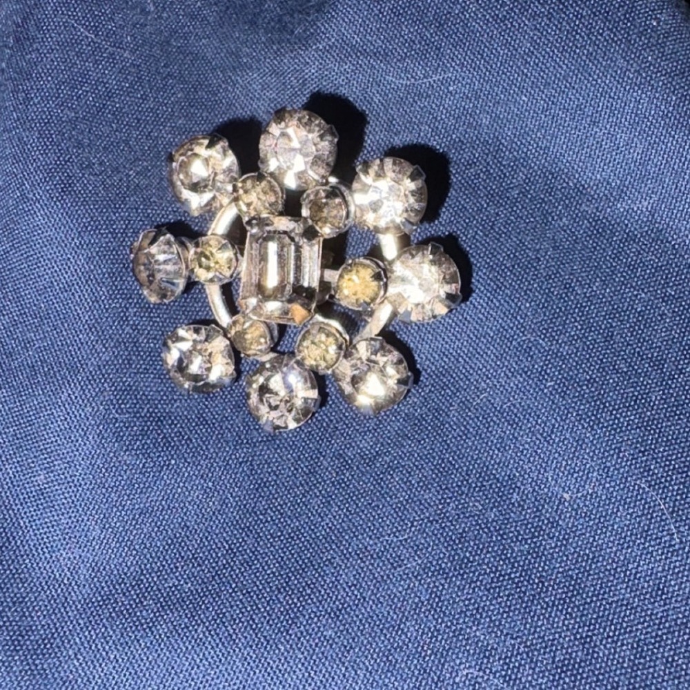 Sparkling Rhinestone Brooch Pin Snowflake Design Silver Tone